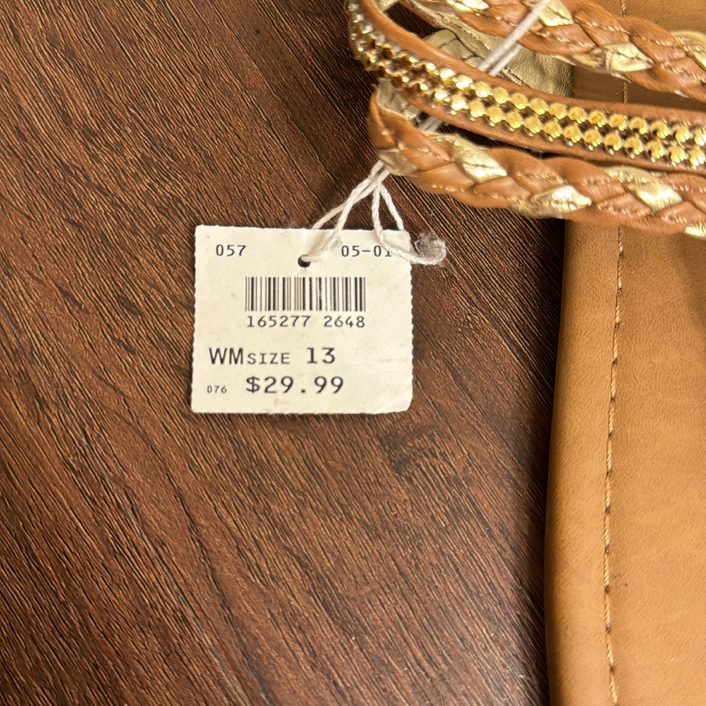 *NWT* American Eagle Sandals - Picture 4 of 7